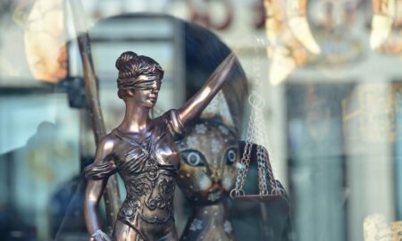 różnica między testamentem notarialnym a własnoręcznym